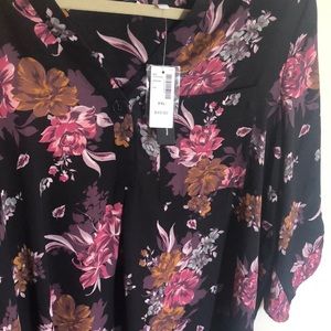 Brand new reitmans flowy floral shirt , new w tags